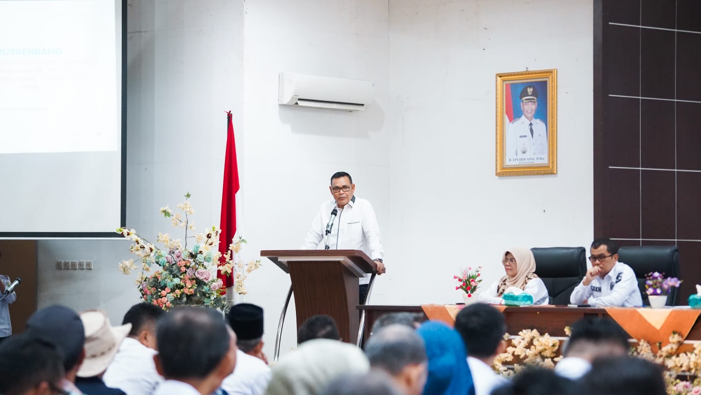 Bupati  Epyardi  membuka  Musrenbang Kabupaten Solok di Gedung Solok Nan Indah  Arosuka, Rabu (27/03/24).